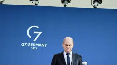 Scholz k&uuml;ndigt sehr "harte Sanktionen" gegen Russland an 