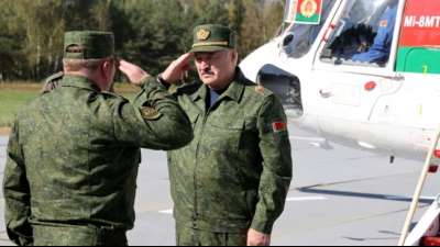 Lukaschenko bekr&auml;ftigt Einsatzbereitschaft seiner Armee und will weiter aufr&uuml;sten