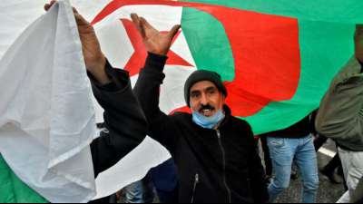 Tausende demonstrieren am Jahrestag der "Hirak"-Protestbewegung in Algerien