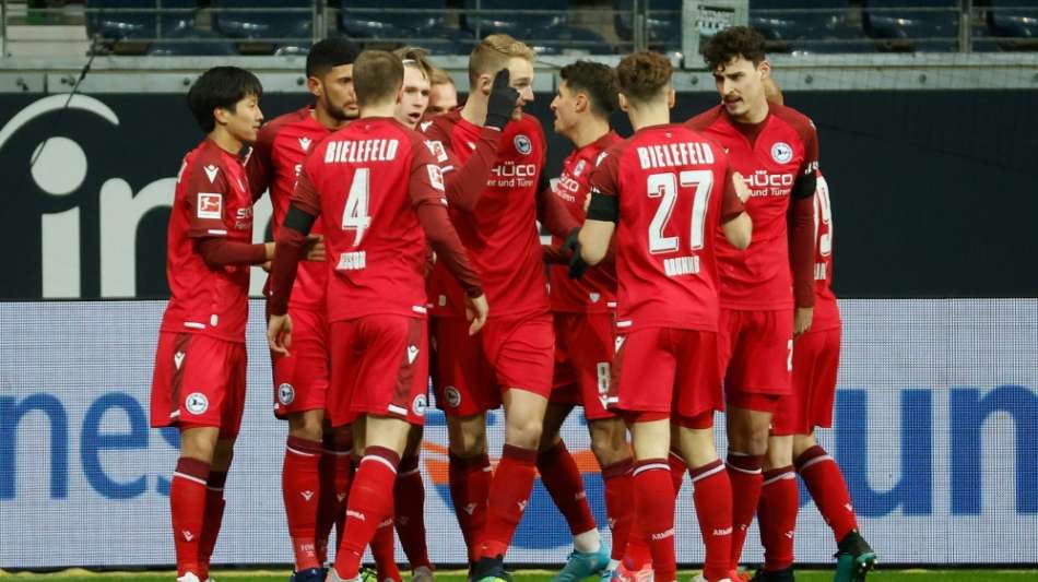 &Uuml;berraschung in Frankfurt: Bielefeld mit Ausrufezeichen im Abstiegskampf