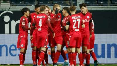 &Uuml;berraschung in Frankfurt: Bielefeld mit Ausrufezeichen im Abstiegskampf