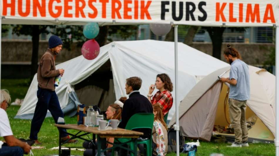 Teil hungerstreikender Klimaaktivisten droht mit Fl&uuml;ssigkeitsverweigerung