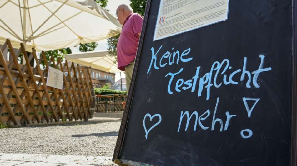 Amts&auml;rzte fordern 3G-Regel f&uuml;r alle Berufe mit Kundenkontakt