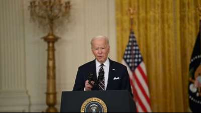 Biden k&uuml;ndigt US-Finanzsanktionen gegen Russland an