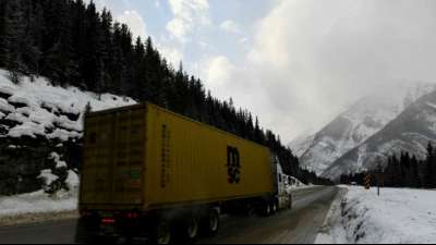 Lkw-Fahrer in Kanada protestieren gegen Corona-Impfpflicht 