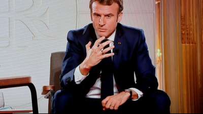 Macron z&ouml;gert Erkl&auml;rung von Pr&auml;sidentschaftskandidatur hinaus