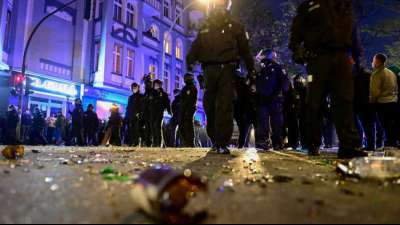 Schlagabtausch nach Ausschreitungen am 1. Mai in Berliner Innenausschuss