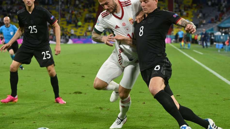 Fu&szlig;ball-Superstar Kroos st&ouml;rt sich an Schwarz-Wei&szlig;-Denken