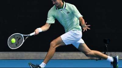 Australian Open: Titelfavorit Medwedew unzufrieden, aber weiter