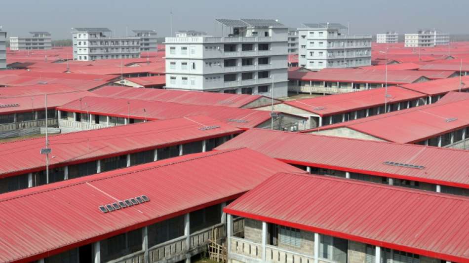 Bangladesch nimmt umstrittene Umsiedlung von Rohingya auf Insel wieder auf