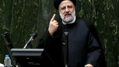 Iranisches Parlament stimmt Kabinettsliste zu