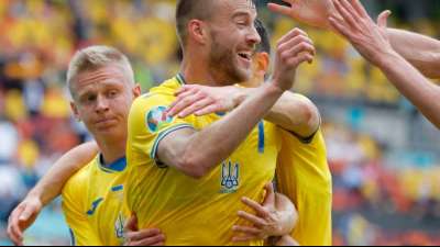Duo Jarmolenko und Jaremtschuk wahrt Achtelfinal-Chance f&uuml;r Ukraine