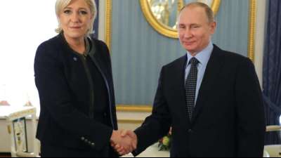Rechtspopulistin Le Pen vernichtet Wahlkampfbrosch&uuml;ren mit Putin-Foto