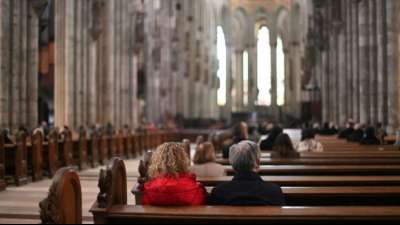 Zahlreiche Gottesdienst&uuml;bertragungen an Weihnachten in Fernsehen und H&ouml;rfunk
