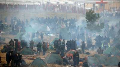 Ministerium: Polen nimmt 100 Migranten an Grenze zu Belarus fest