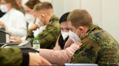 Bundeswehr leitet dutzende Verfahren gegen Impfverweigerer ein