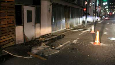 Dutzende Verletzte nach Erdbeben der St&auml;rke 7,3 in Japan