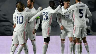 Fu&szlig;ball: Viertelfinale im gro&szlig;en Jubil&auml;umsspiel: Kroos jubelt mit Real