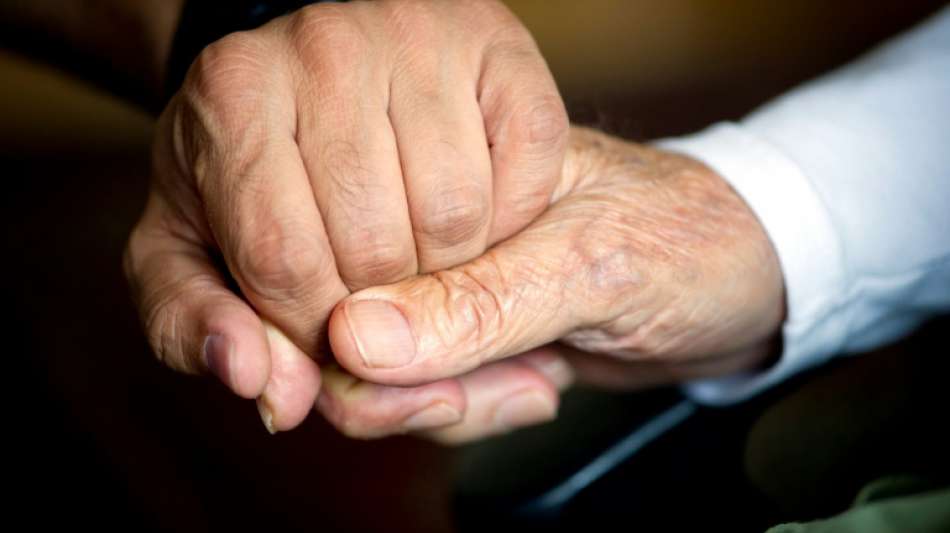 Abgeordnete aus f&uuml;nf Fraktionen machen Vorschlag zur Neuregelung der Sterbehilfe
