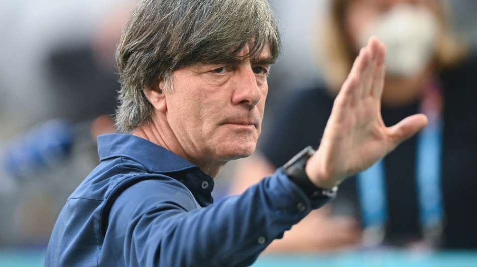 Gro&szlig;er Bahnhof f&uuml;r L&ouml;w: Weggef&auml;hrten zu Abschied mit Spalier