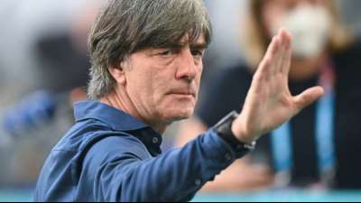 Gro&szlig;er Bahnhof f&uuml;r L&ouml;w: Weggef&auml;hrten zu Abschied mit Spalier