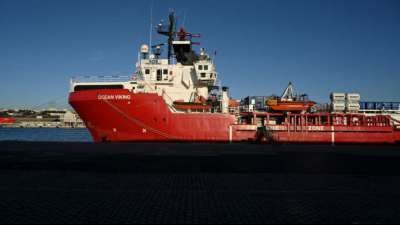 Rettungsschiff "Ocean Viking" darf 236 Bootsfl&uuml;chtlinge nach Sizilien bringen