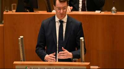 Nordrhein-Westfalens Ministerpr&auml;sident greift Scholz scharf an