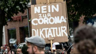 Polizei verbietet "Querdenken"-Demonstrationen in Berlin
