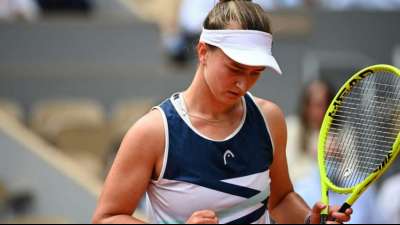 Krejcikova feiert bei den French Open ersten Grand-Slam-Sieg
