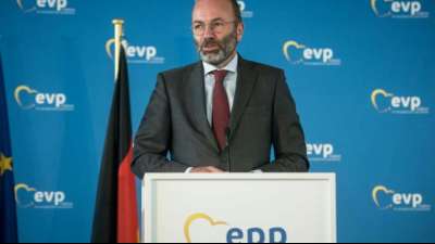 Manfred Weber als EVP-Fraktionschef im Europaparlament wiedergew&auml;hlt