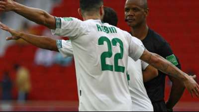 Afrika Cup: Schiedsrichter pfeift zweimal zu fr&uuml;h ab - Dreimal falsche Hymne