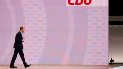 Umfrage: Fast jeder Dritte w&uuml;rde Parteigr&uuml;ndung durch Merz begr&uuml;&szlig;en