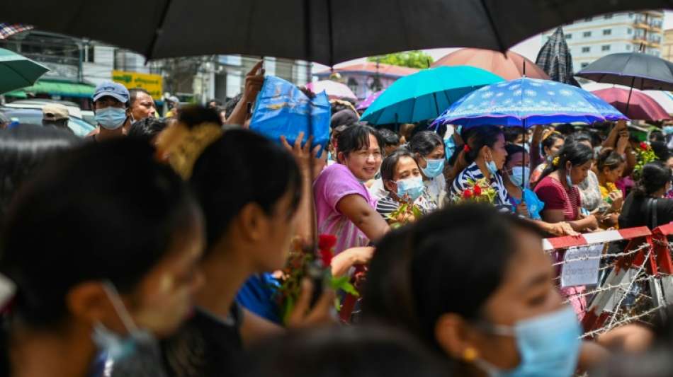 Milit&auml;r-Junta in Myanmar l&auml;sst tausende festgenommene Demonstranten frei