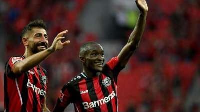 Zwei Eigentore: Leverkusen gewinnt beim Lieblingsgegner
