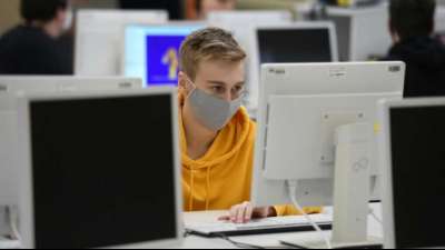 Bitkom-Umfrage: Fast drei Viertel fordern Informatik als Schulpflichtfach
