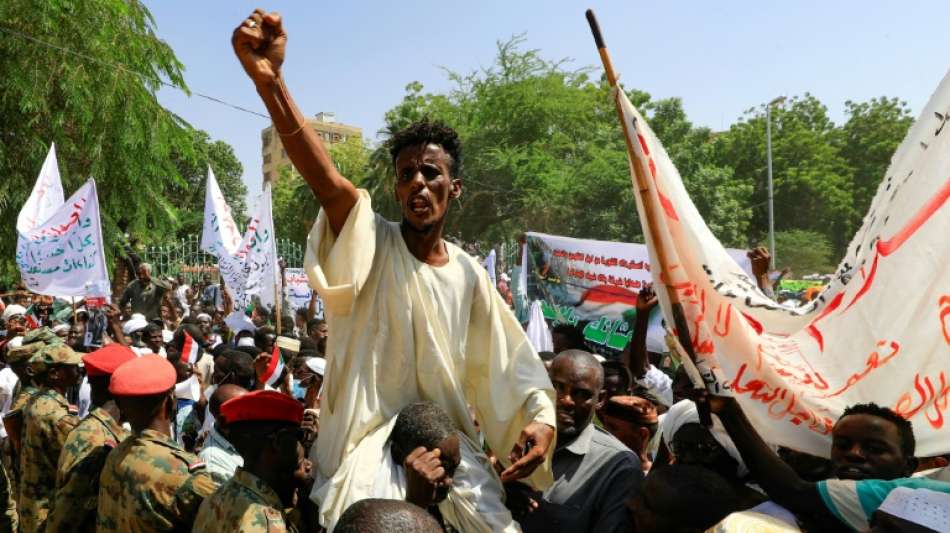 Sudanesen fordern den Sturz der Regierung durch das Milit&auml;r
