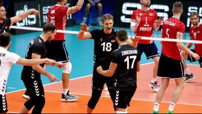 Mit R&uuml;ckkehrer Grozer: Volleyballer feiern erfolgreichen EM-Auftakt