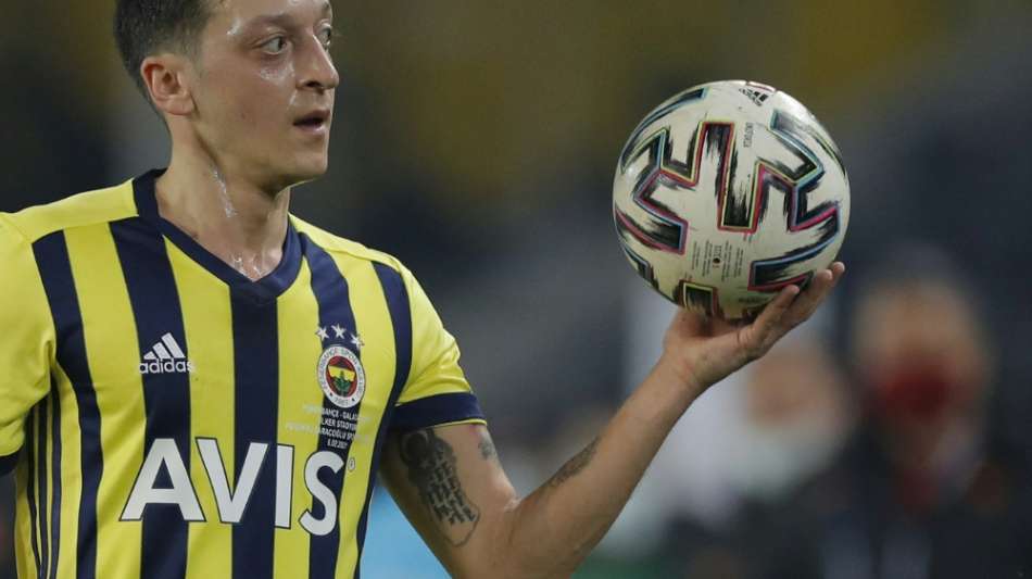 &Ouml;zil erneuert Einladung an L&ouml;w