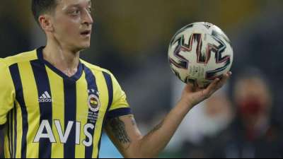 &Ouml;zil erneuert Einladung an L&ouml;w
