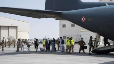 Frankreich hat mehr als tausend Afghanen aus dem Land gebracht