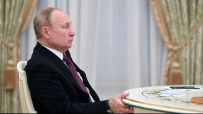 Truss warnt Putin vor blutigen Folgen einer russischen Invasion in die Ukraine