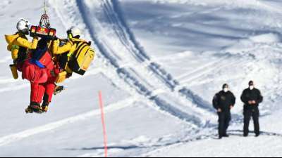 Chaos-Rennen in Kitzb&uuml;hel: Feuz siegt, Deutsche stark, Kryenb&uuml;hl st&uuml;rzt schwer