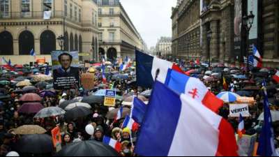 100.000 demonstrieren in Frankreich gegen Corona-Ma&szlig;nahmen