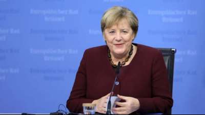 Merkel hat keine Angst vor zu vielen Schulden der Ampel-Koalition