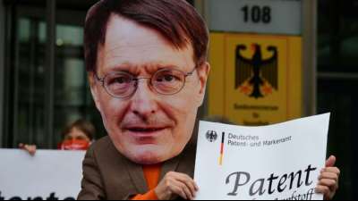 Protest vor Gesundheitsministerium zur Freigabe von Covid-Impfstoff-Patenten