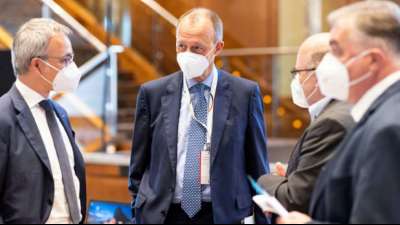 CDU: Friedrich Merz will Ziel von Steuersenkung nicht aufgeben