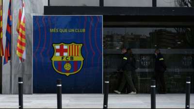 Razzia beim FC Barcelona - Polizei best&auml;tigt hierzu Festnahmen 