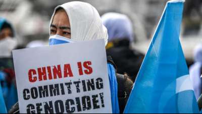 Uigurische Frauen protestieren in Istanbul gegen Chinas Haftlager 