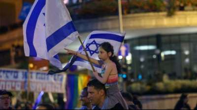 Rund 2000 Israelis demonstrieren gegen langj&auml;hrigen Ministerpr&auml;sidenten