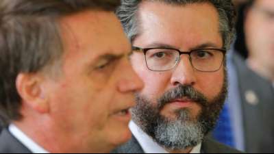 Brasiliens Pr&auml;sident Bolsonaro tauscht sechs Minister aus
